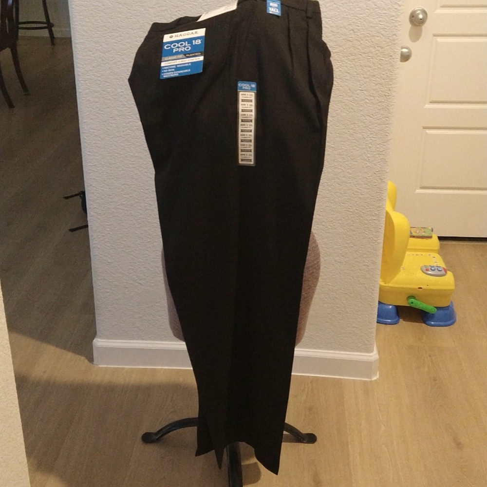 Haggar 44 x 30 black dress pants. New!